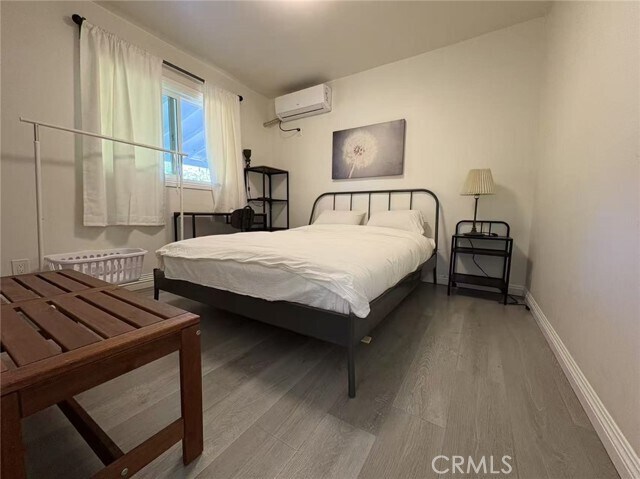 Foto del edificio - 5429 Tyler Ave