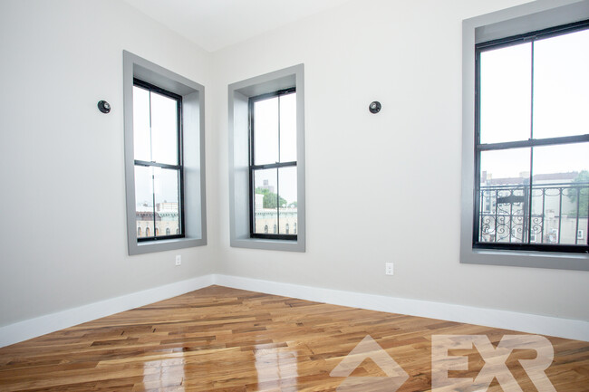 Building Photo - 1402 Park Pl