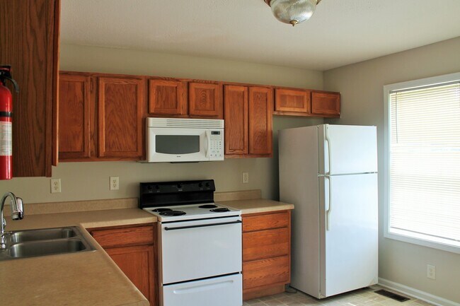 Building Photo - 940 Kingsbury Dr