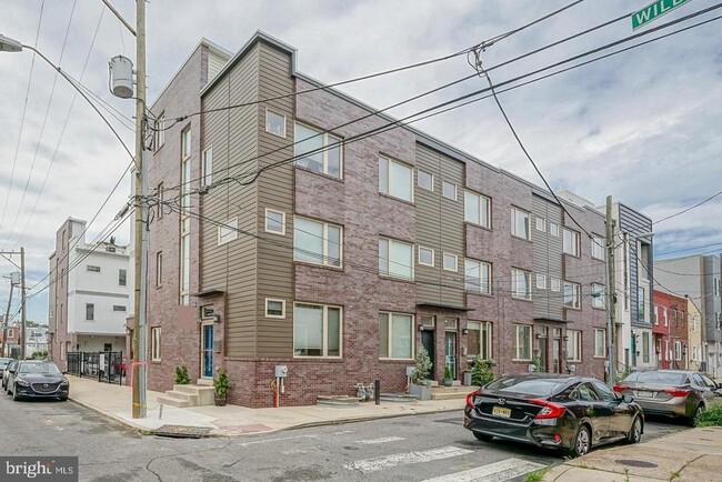 Building Photo - 1100 E Hewson St