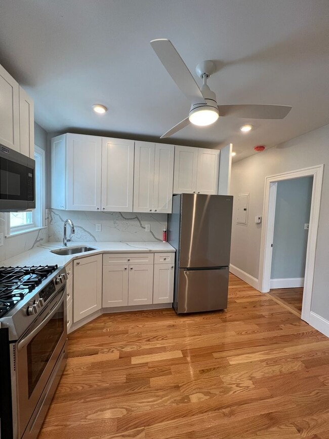 Building Photo - 9-11 Burnham St