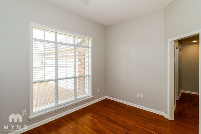 Foto del edificio - 240 Winding Creek Dr