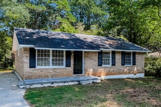 Building Photo - 8216 Saxon Ct