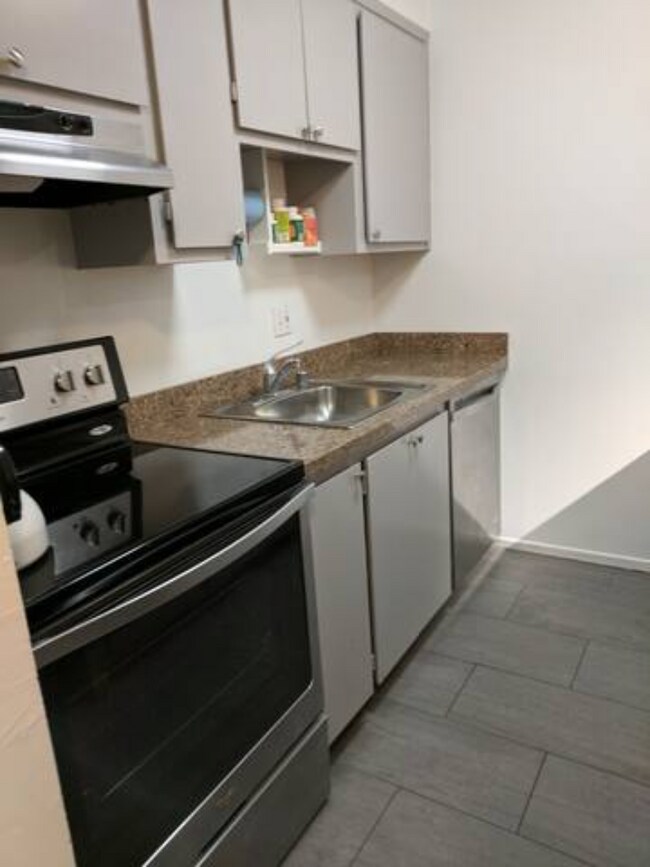 Kitchen - 551 Jean St