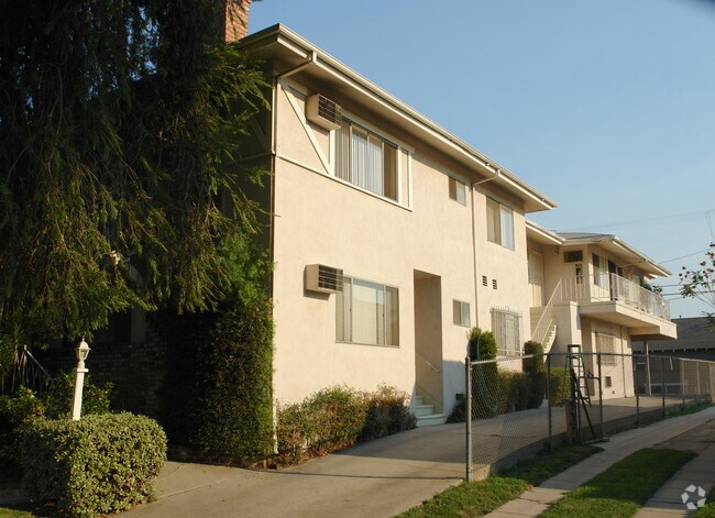 Building Photo - 3433 Glenhurst Ave