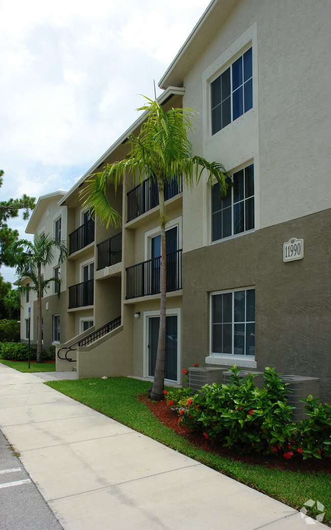 Exterior Photo - Bay Winds Apartments