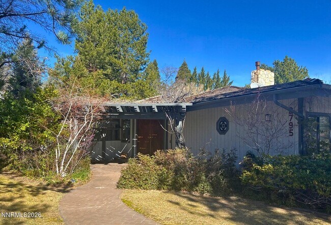 Building Photo - 2795 Lakeridge Terrace W