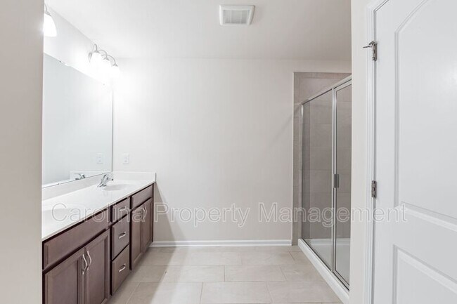 Foto del edificio - 15226 Red Canoe Way