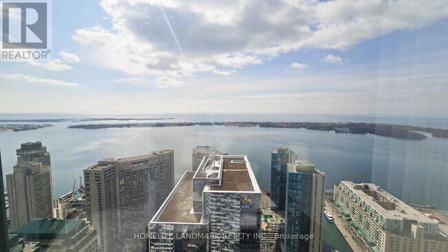 Photo du bâtiment - 100 Harbour St