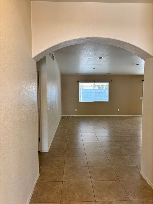 Building Photo - 4275 S Mayberry Pl