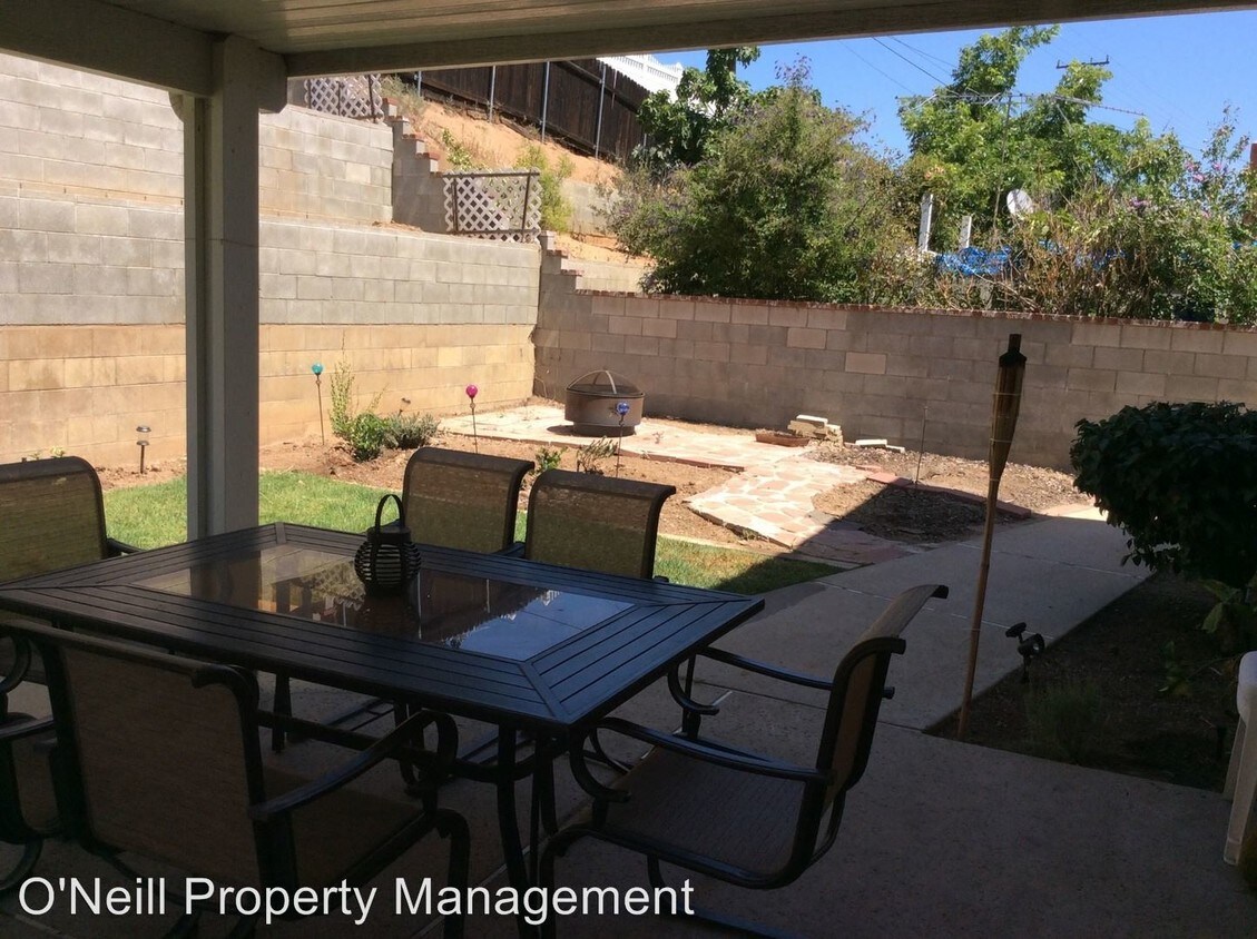 Building Photo - 4 br, 2 bath House - 896 Serfas Club Drive