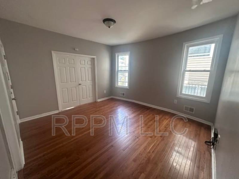 Primary Photo - 363 S 19th St