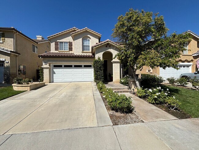 Building Photo - Spacious 3-Bedroom Home with a Big Loft & ...