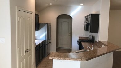 Building Photo - 4406 Davenport St