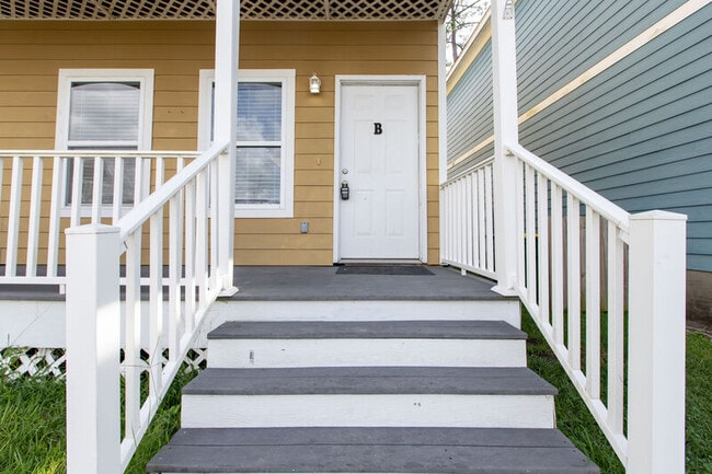 Building Photo - 2508 Gladiolus St