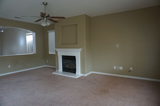 Foto del edificio - Stunning Home in Northwest Bakersfield!