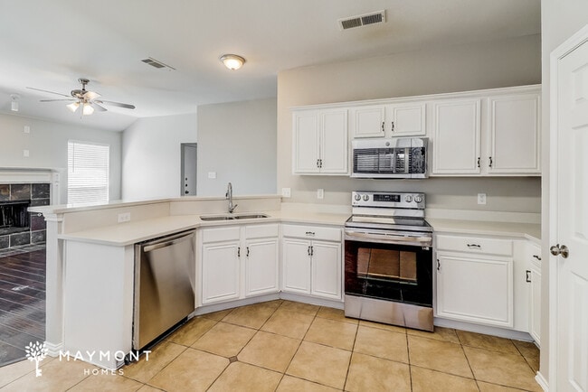 Building Photo - 911 Walters Dr