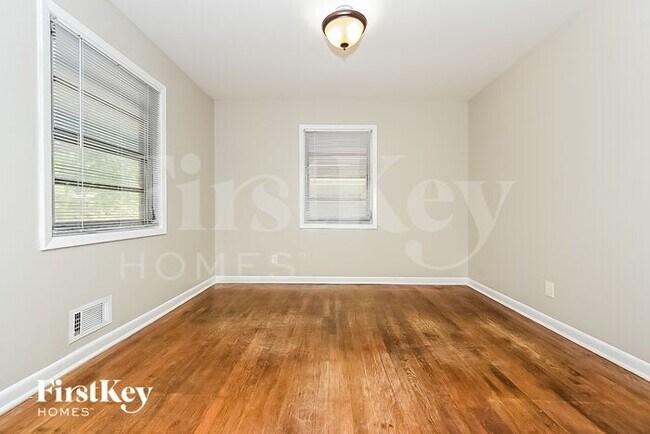 Building Photo - 4707 City View Dr