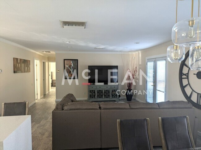 Foto del edificio - 2601 N Cerritos Rd