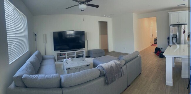 Building Photo - Lovely 3 Bedroom / 2 Bathroom for rent $2,600