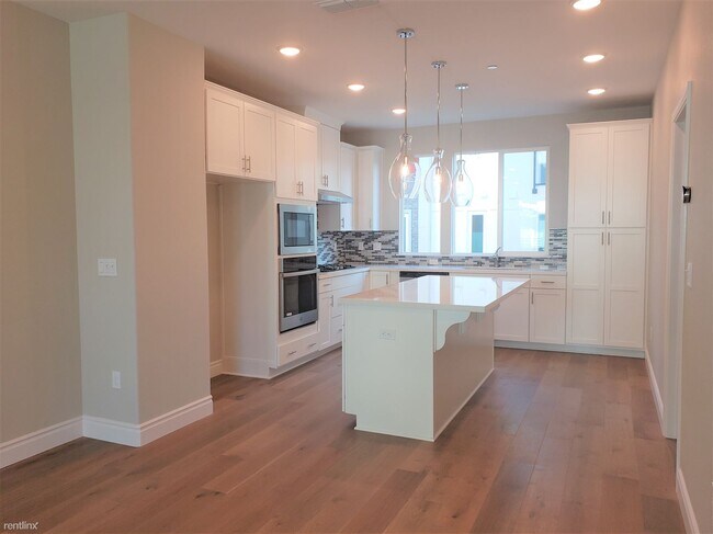 Foto del edificio - 4 br, 3.5 bath Townhome - 3953 Eminence St...