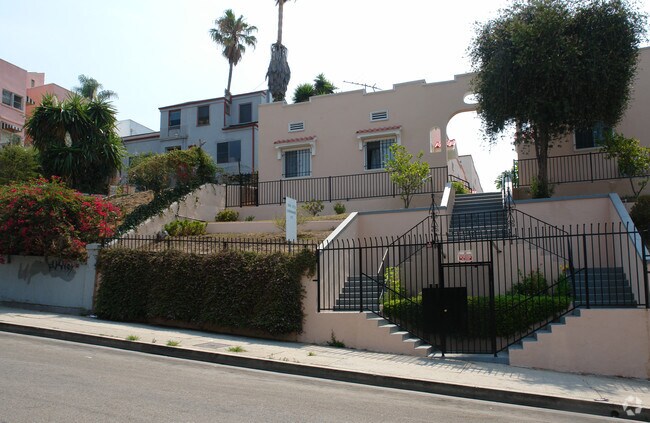 Foto del edificio - 272 S Coronado St