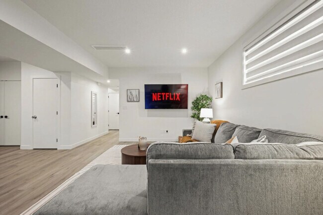 Photo du bâtiment - 659 Fraser Vista Northwest