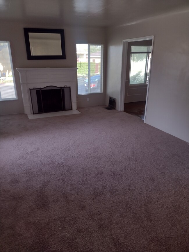 formal living room - 3900 Degnan Blvd