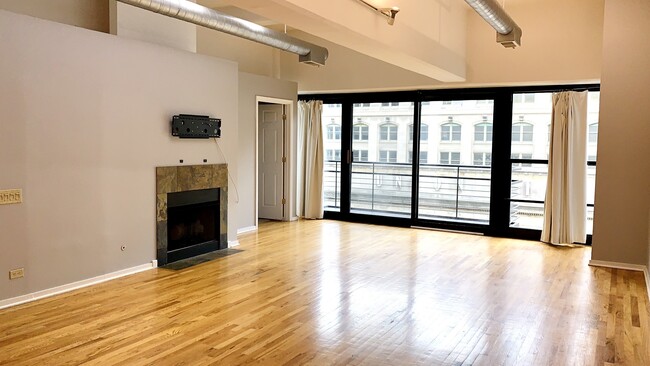 Building Photo - 130 S Canal St