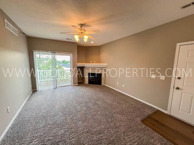 Foto del edificio - Spacious 3-Bedroom, 2-Bath Condo in the Heart of Ankeny