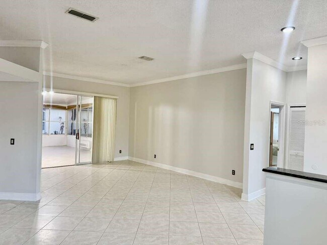 Building Photo - 3520 Ocita Dr