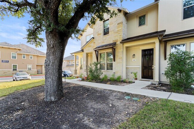 Building Photo - 13800 Lyndhurst St