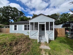 Building Photo - 6109 Lynnwood Ave