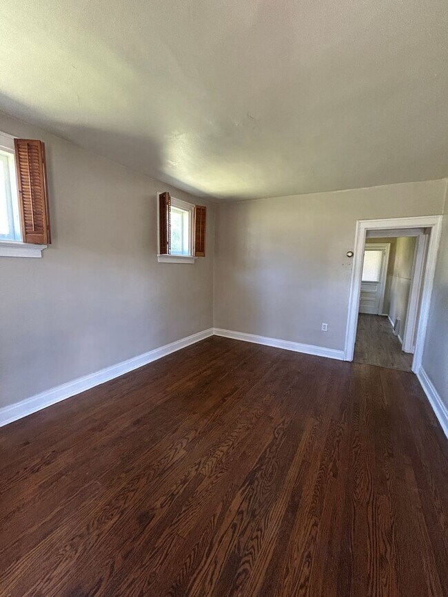 Foto del edificio - Charming 2-Bedroom Home with Spacious Yard...