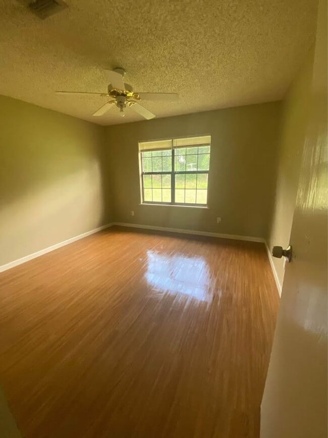 Building Photo - 2 bed 1 bath Home for Rent
