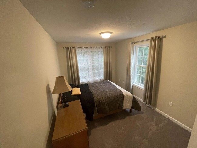 Building Photo - Beautiful Three Bedroom Town Home