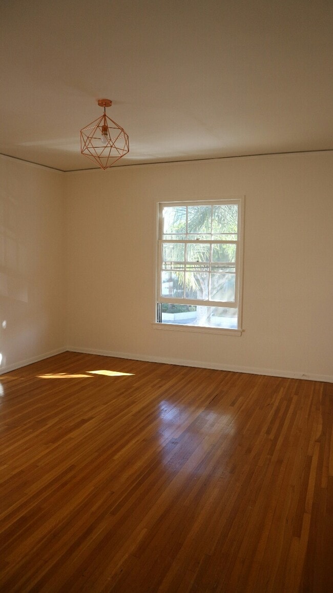 Building Photo - 455 N Hayworth Ave