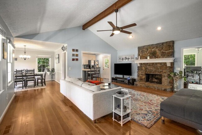 Building Photo - 2795 Bentwood Dr