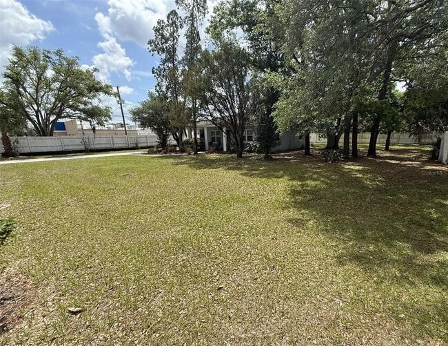 Building Photo - 5305 E Whiteway Dr