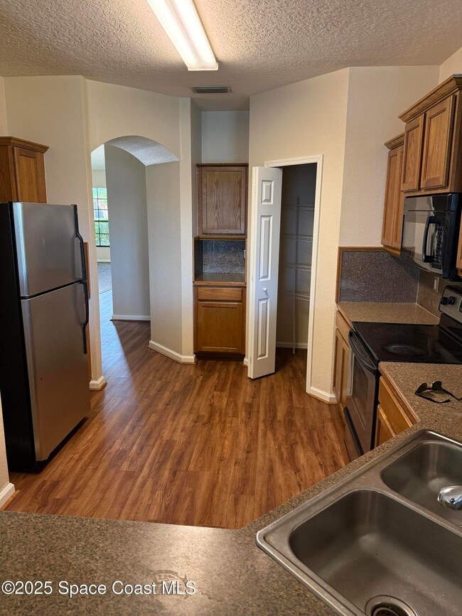 Building Photo - 1234 Bolle Cir