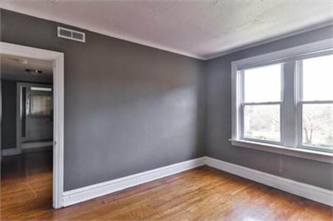 Building Photo - 3858 Bamberger Ave
