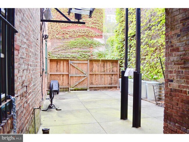 Foto del edificio - 332 S 17th St