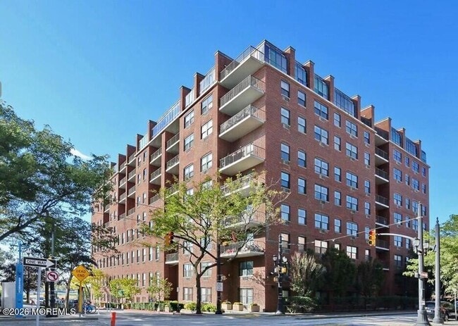 Building Photo - 1 Greene St