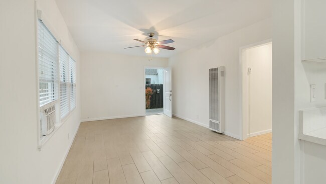 Viviendo - 11216 Tiara St