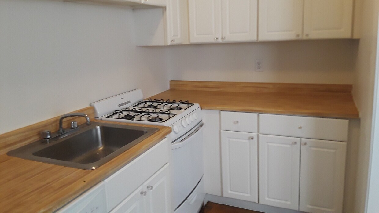 Foto principal - 1027 W Touhy Ave