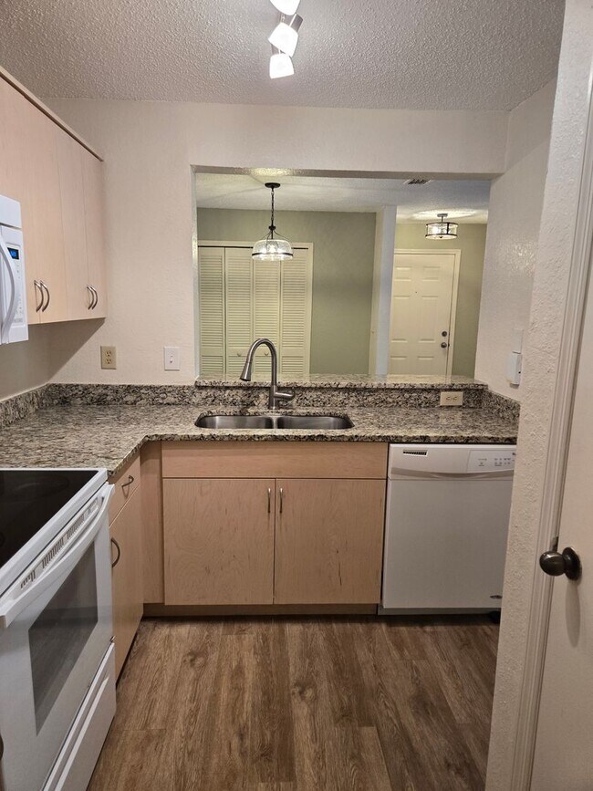 Foto del edificio - Updated 3BR/3BA condo in Windsor Condomini...