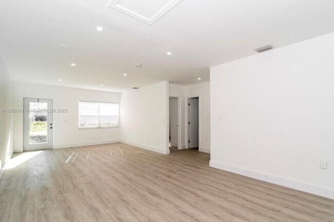 Foto del edificio - 14430 NE 14th Ave