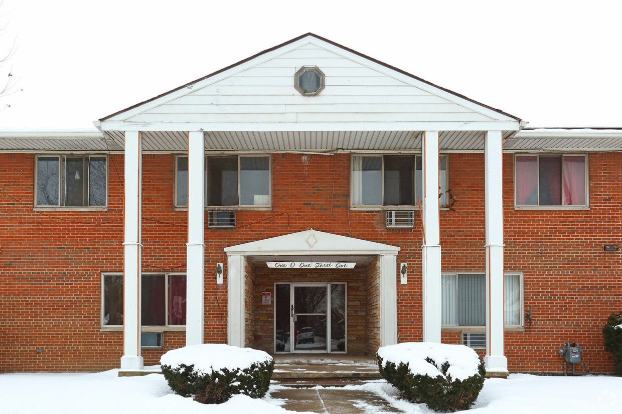 Building Photo - West Warren Apartments