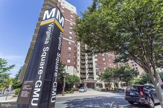 Building Photo - 901 N Monroe St