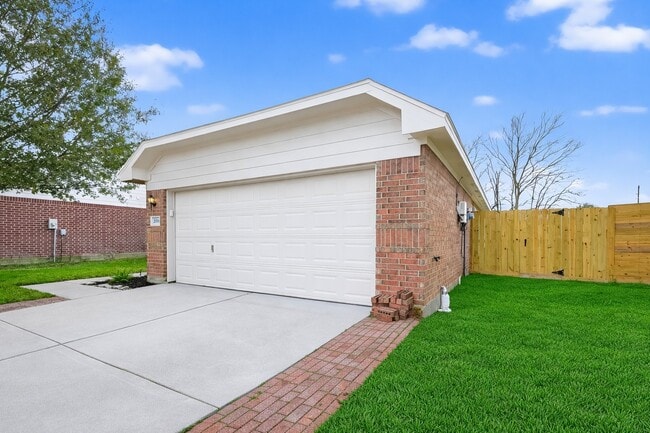 Foto del edificio - 21519 Sapphire Ct